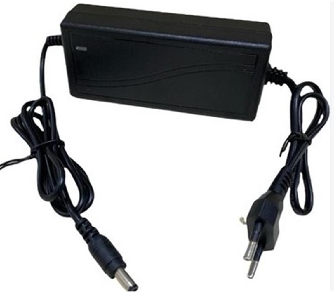 Expotech AD-1205 12V 5A 60W DC Plastik Kasa Masaüstü Tip Güç Adaptörü