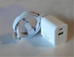 Elba ELB05-PD-25WIOS 25W USB-C PD 3.0 & QC 4.0 Hızlı Şarj Adaptörü ve 1 Metre Type-C to Lightning Kablo Seti