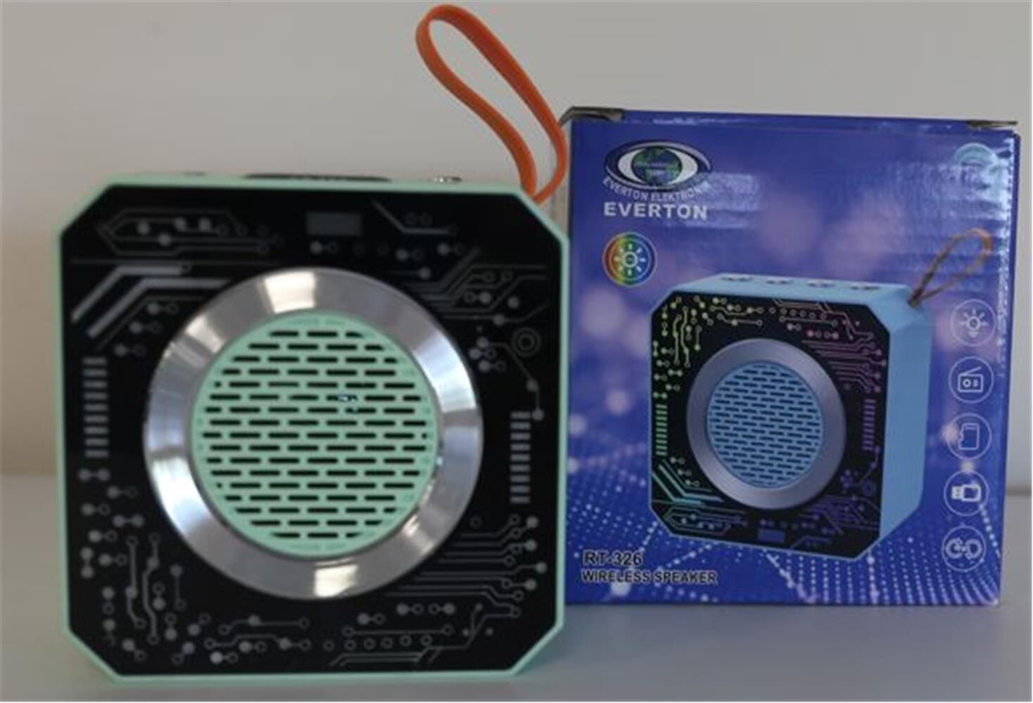 Everton RT-326 USB/TF Card Destekli Taşınabilir Şarjlı Nostaljik Radyo Ses Bombası