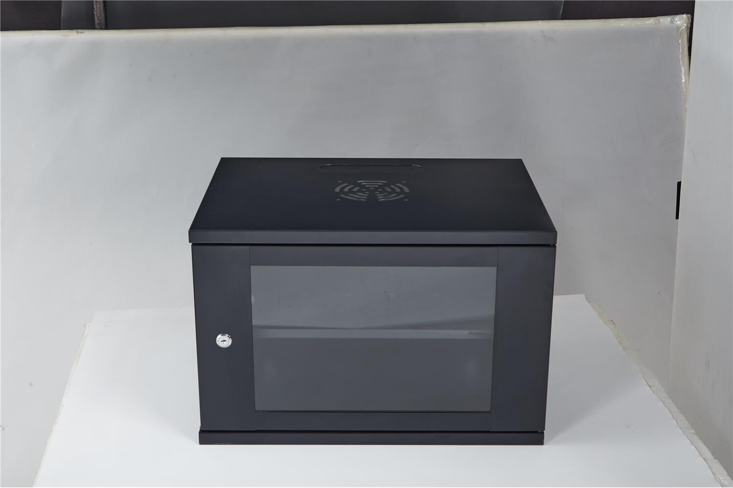Racksan SE-6409S 9U Duvar Tipi Siyah Kabinet (600x450mm veya 530x400mm Varyantlı Set - Raf + Fan + Priz Dahil)
