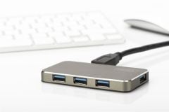 Digitus DA-70240-1 4 Port USB 3.0 Hub, 5V-2A Güç Adaptörlü, Alüminyum