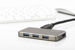 Digitus DA-70240-1 4 Port USB 3.0 Hub, 5V-2A Güç Adaptörlü, Alüminyum